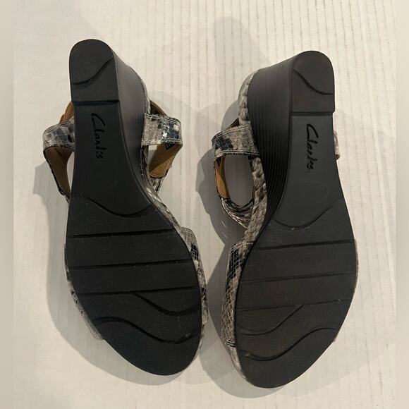 Clarks Star Gaze Wedge Heel Gray Black Snakeskin Strappy Bendable Sandals Sz 9 - Picture 10 of 10